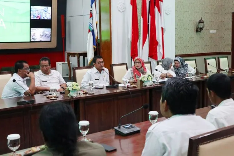 Rapat rencana peluncuran Program Ngabaso
