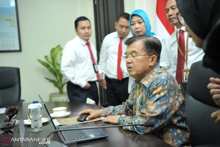 Jusuf Kalla Laporkan SPT dengan e-filling. (Antara)