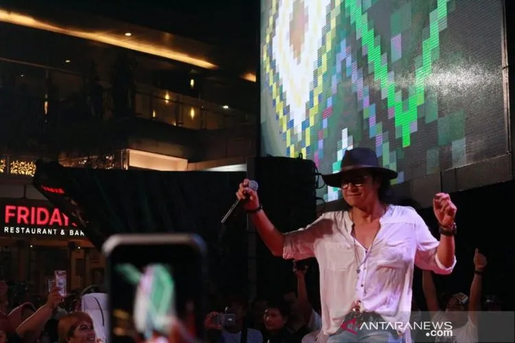Andi /rif saat ditemui dalam acara konser Putih Adalah Kita di kawasan Kemang, Jakarta, Minggu (7/4/2019). (ANTARA News/Yogi Rachman)