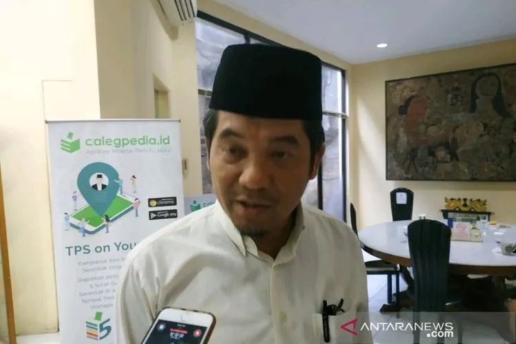 Direktur Lingkar Madani Ray Rangkuti menjelaskan arah dukungan pemilih pada Pemilu 2019, di Jakarta, Kamis, (11/4/2019) (Boyke Ledy Watra)