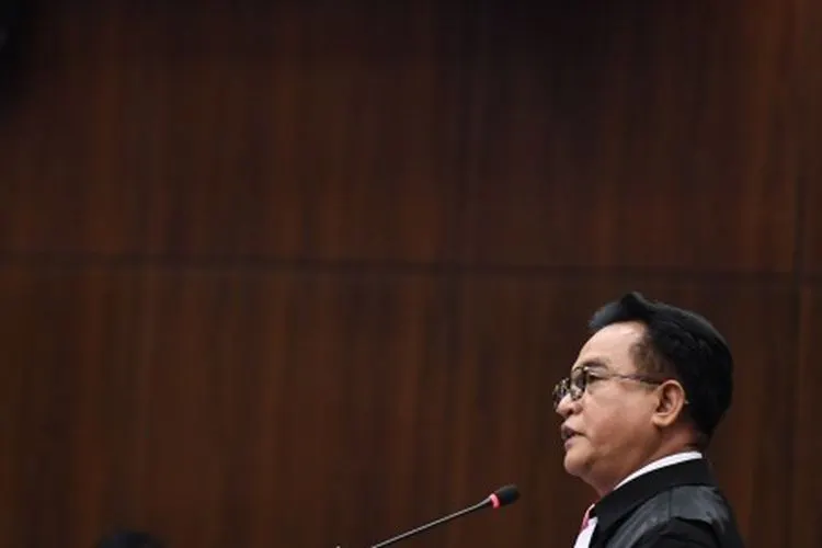 Ketua tim kuasa hukum pasangan calon presiden dan calon wakil presiden nomor urut 01 Yusril Ihza Mahendra selaku pihak terkait menyampaikan keterangan pada sidang lanjutan Perselisihan Hasil Pemilihan Umum (PHPU) Pilpres 2019 di gedung Mahkamah Konstitusi, Jakarta, Selasa (18/6/2019). Sidang tersebut beragendakan mendengarkan jawaban termohon, pihak terkait dan Bawaslu. ANTARA FOTO/Hafidz Mubarak A/wsj.