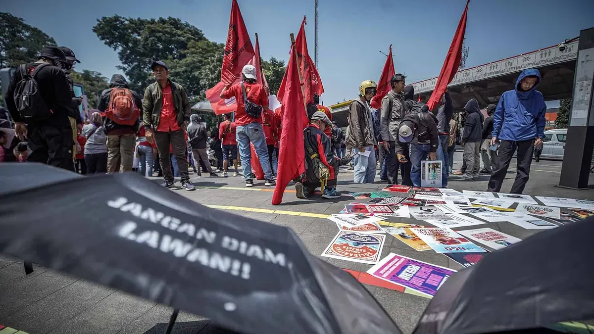 Ilustrasi Demo Buruh (Sumber: AYOBANDUNG.COM | Foto: Kavin Faza)