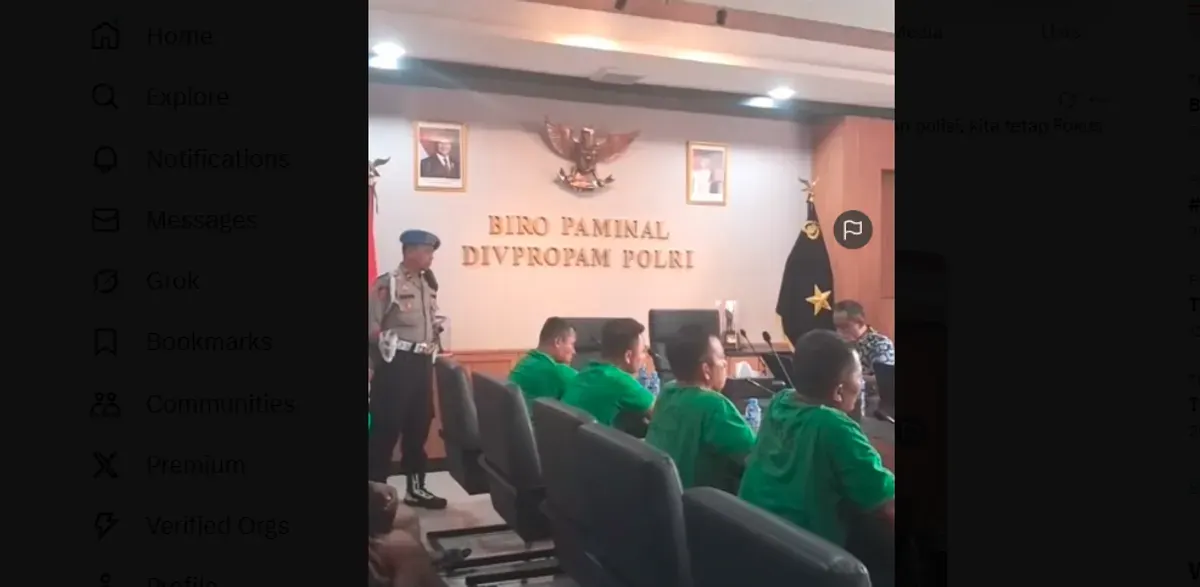 Tangkapan layar pemeriksaan tujuh anggota Brimob disiarkan secara live di Instagram Divpropam (Sumber: Instagram Divpropam | Foto: Instagram Divpropam)