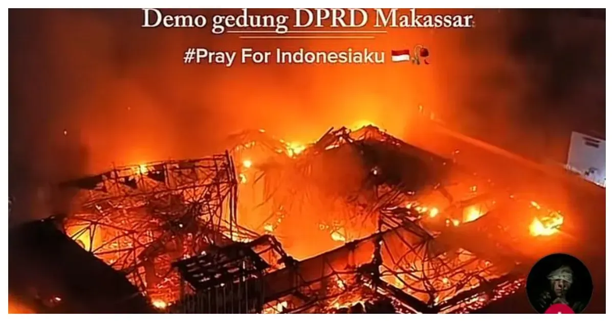 Gedung DPRD Makassar Dibakar Massa saat Demo 29 Agustus 2025 (Sumber: TikTok NNTeam07)