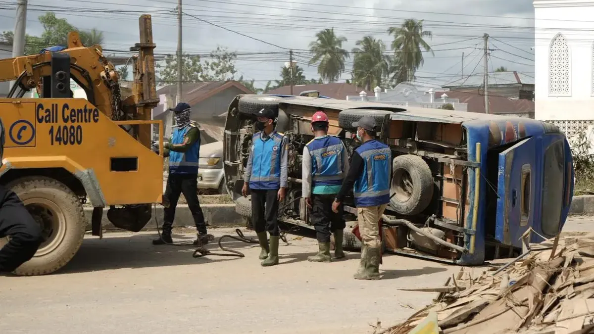 Respons Kilat! Jasa Marga Salurkan Bantuan Kemanusiaan ke Wilayah Bencana Melalui Jalur Darat