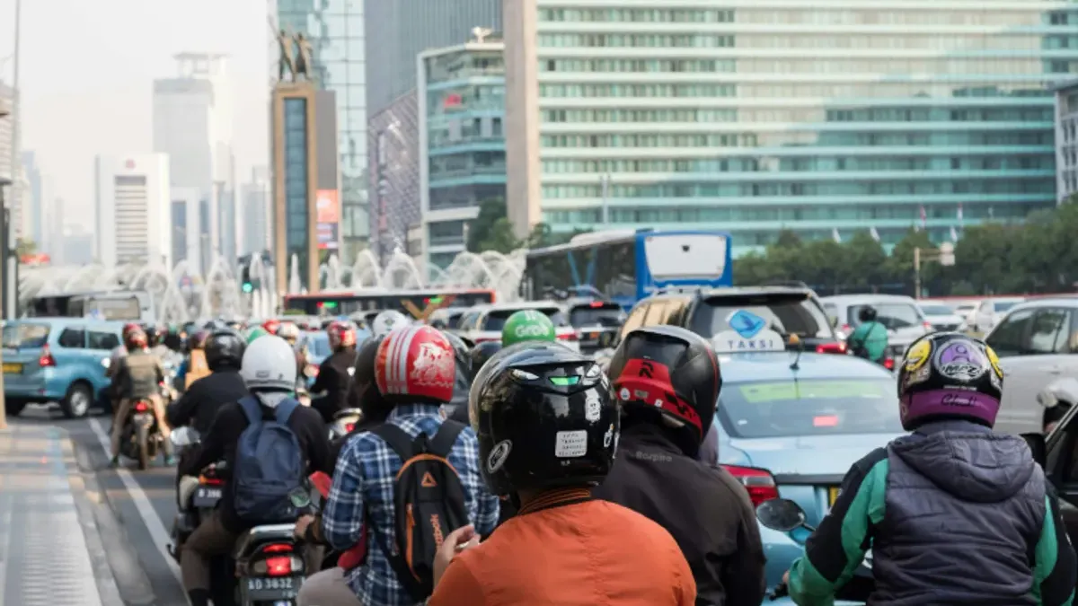 Ilustrasi Lalu Lintas Jakarta. (Sumber: Unsplash/Adrian Pranata)