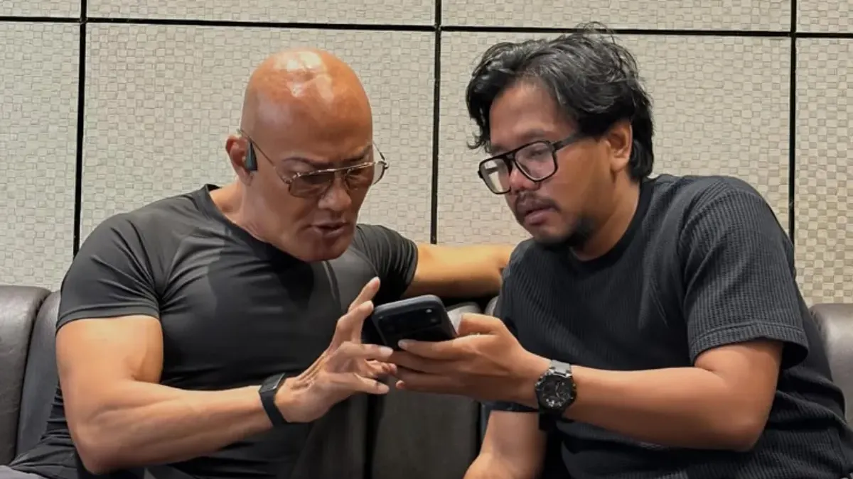 Deddy Corbuzier Persiapkan Podcast dengan Ferry Irwandi untuk Bahas Soal Bencana Banjir Bandang di Sumatera. (Sumber: Instagram.com/@mastercorbuzier)