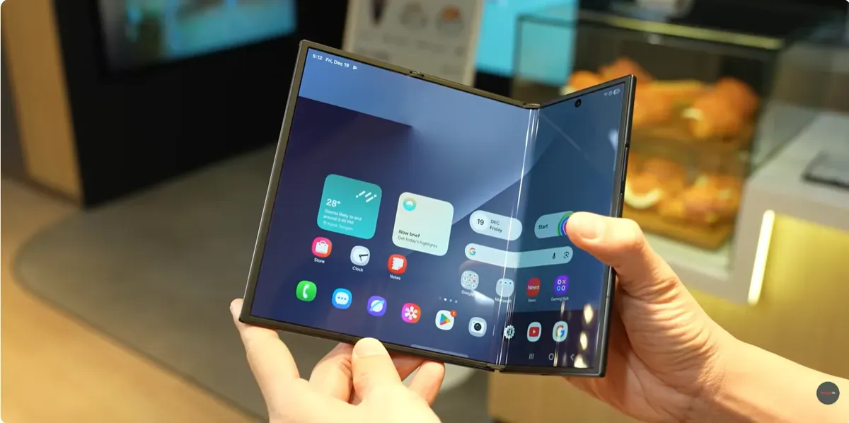 Spesifikasi Samsung Galaxy Z Trifold. (Sumber: youtube.com/@GadgetIn)
