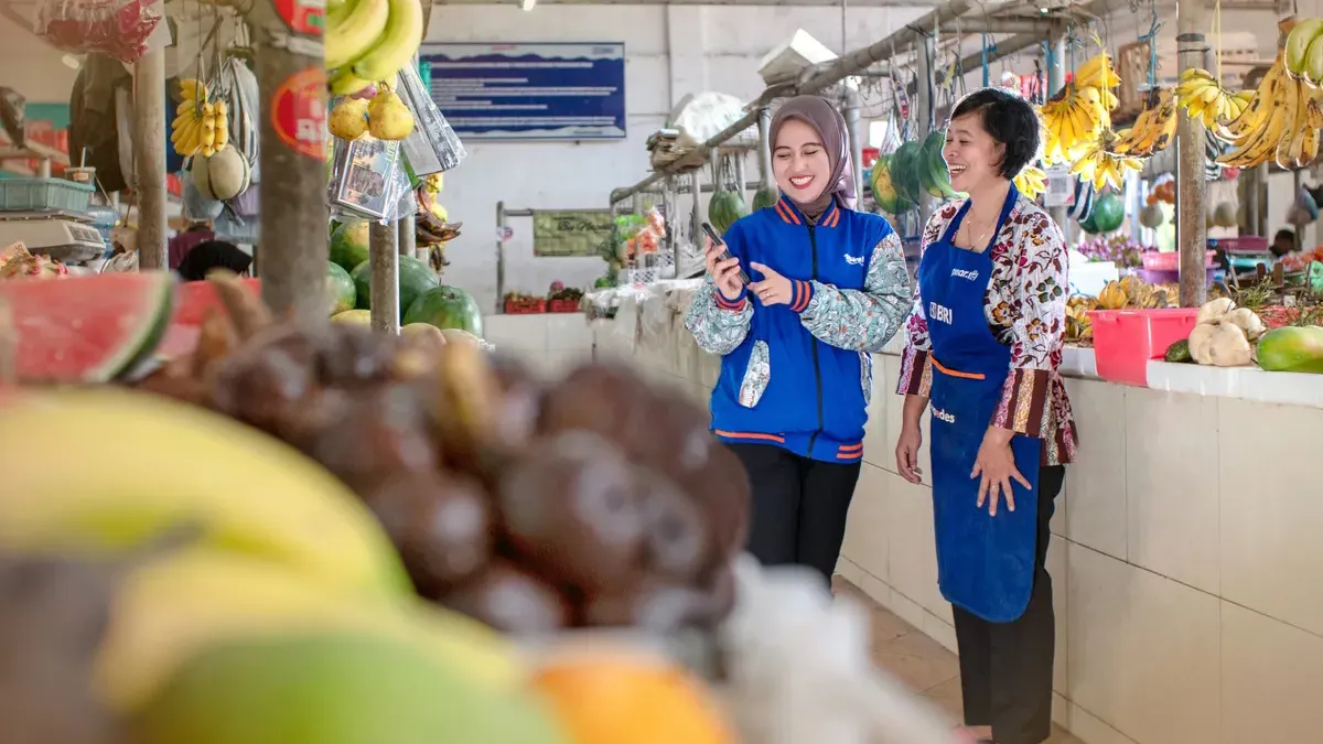 BRI menerima penghargaan Impactful Grassroots Economic Empowerment di kumparan Awards 2025 atas kontribusinya memperkuat ekonomi rakyat secara berkelanjutan.