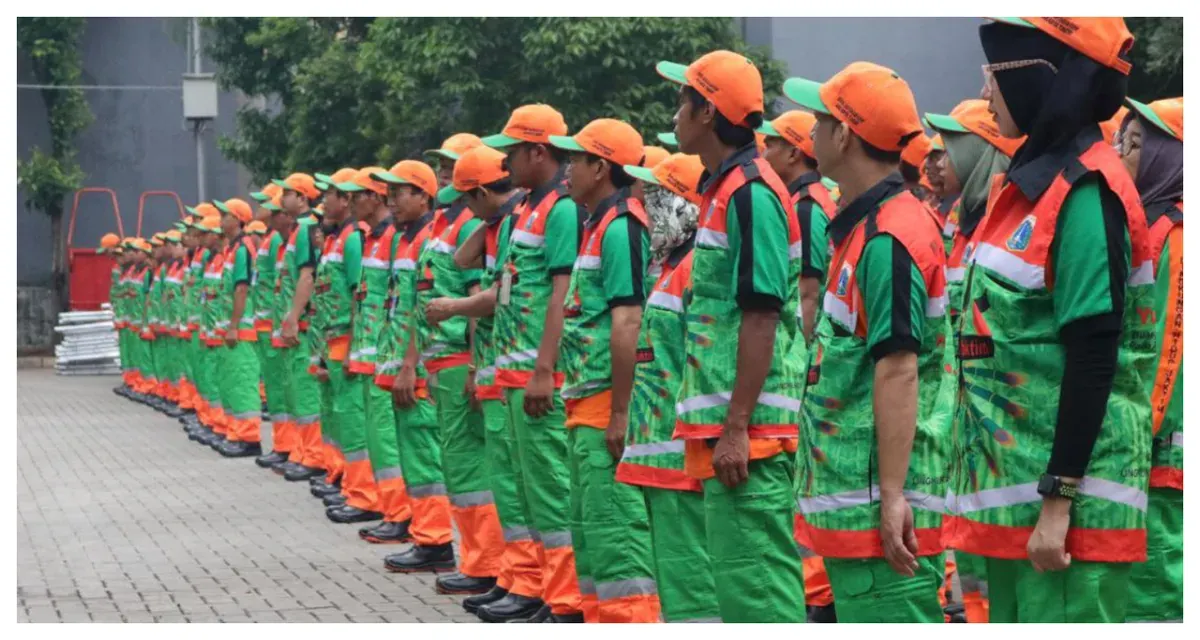 Petugas Kebersihan Jakarta (Sumber: beritajakarta.id)