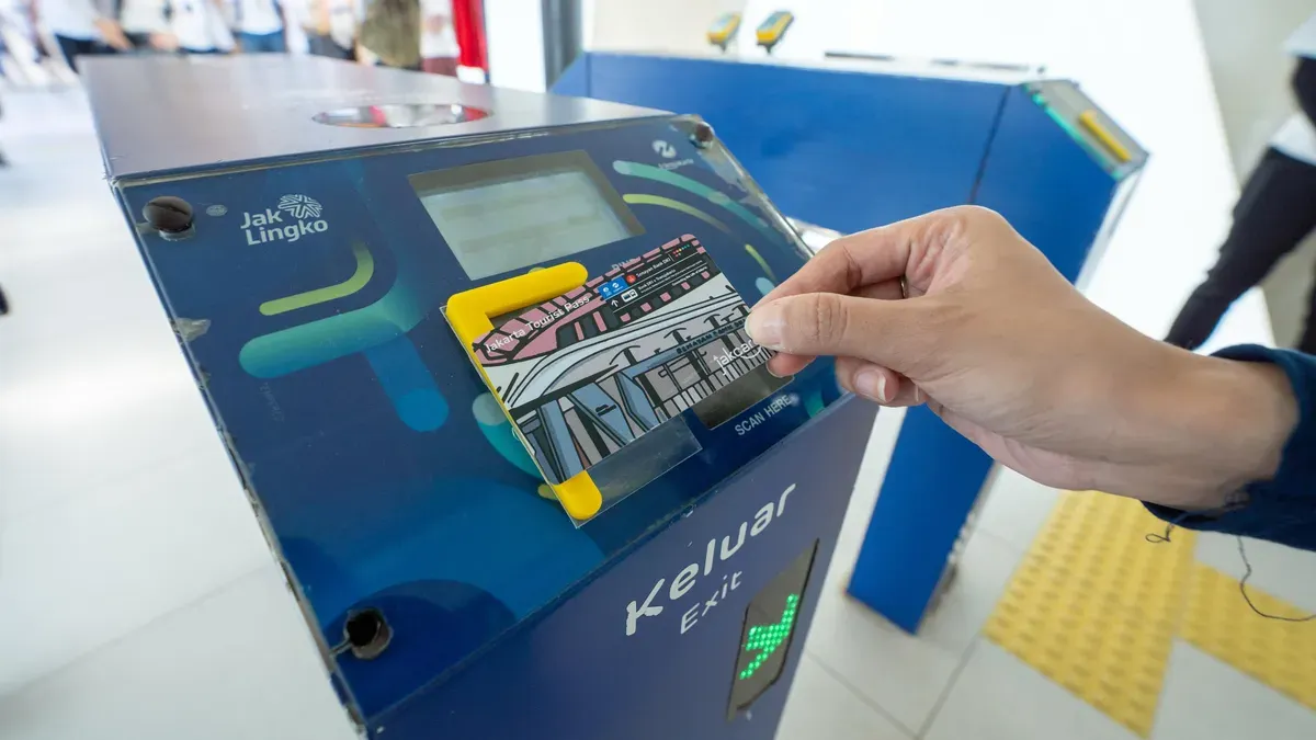 Bank Jakarta mendukung kebijakan transportasi publik gratis di Jakarta pada periode Tahun Baru 2026 melalui JakCard sebagai solusi pembayaran digital yang praktis dan terintegrasi.