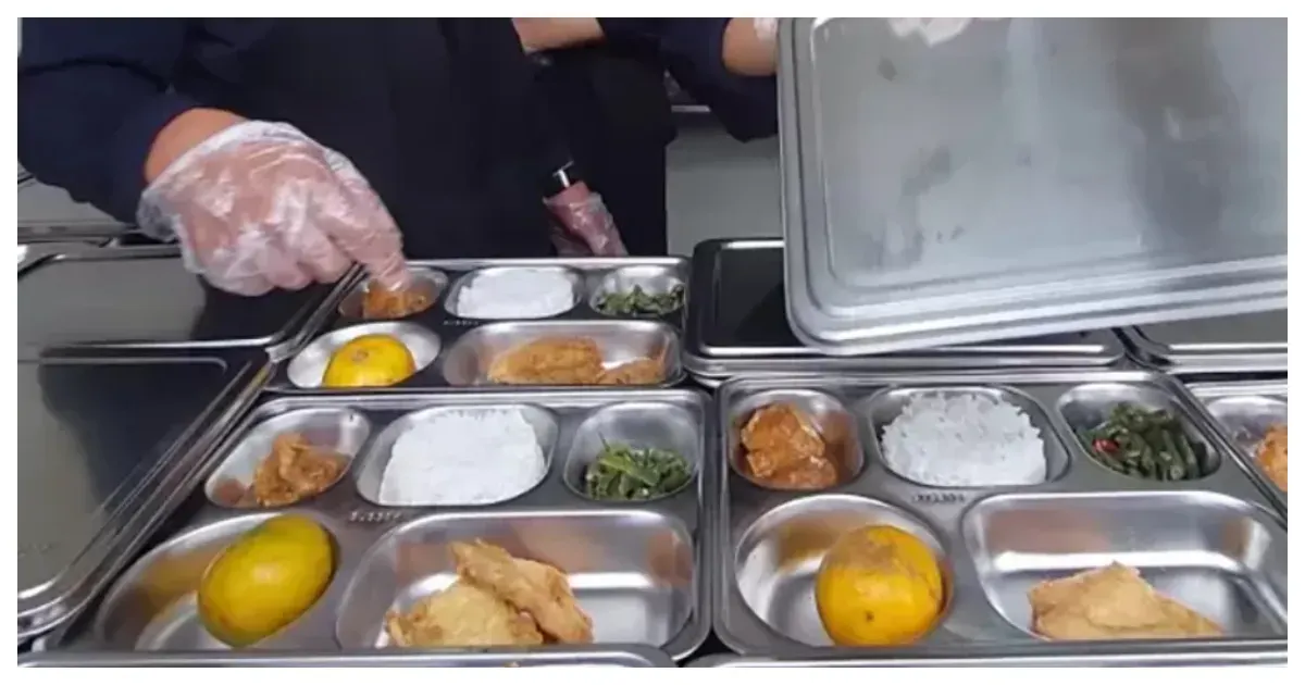 Program andalan pemerintahan Prabowo-Gibran yakni Makan Bergizi Gratis (MBG) di tahun 2026 mendapatkan anggaran cukup fantastis. . (Sumber: ugm.ac.id)