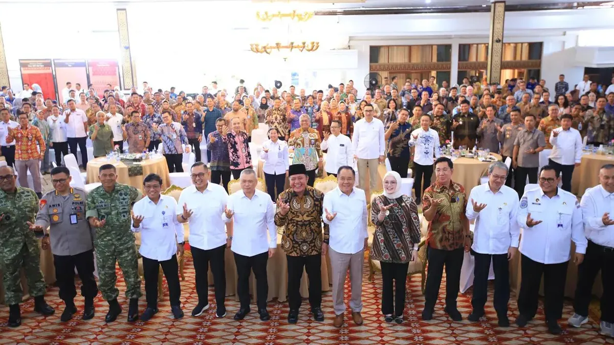 Gubernur Sumsel Herman Deru menandatangani MoU Pelabuhan Tanjung Carat bersama Menhub Dudy Purwagandhi—menandai langkah bersejarah Sumsel menuju pelabuhan samudera sendiri.