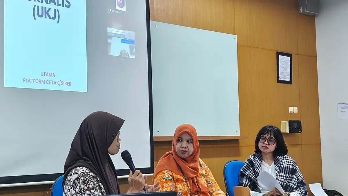 Konferensi Pers UPTD PPA Sleman dan Lembaga Rifka Annisa di Fakultas Ilmu Sosial dan Ilmu Politik Universitas Atma Jaya Yogyakarta (FISIP UAJY) pada Sabtu, 22 November 2025. (Sumber: AYOJAKARTA.COM/Katarina Erlita)