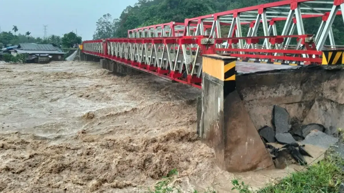 Cuaca ekstrem, Banjir dan longsor terjadi di 4 wilayah di Sumatera Utara yakni Sibolga, Tapanuli Selatan, Tapanuli Utara dan Tapanuli Tengah sejak Senin, 24 November 2025. (Sumber: BNPB.go.id | Foto: BNPB.go.id)