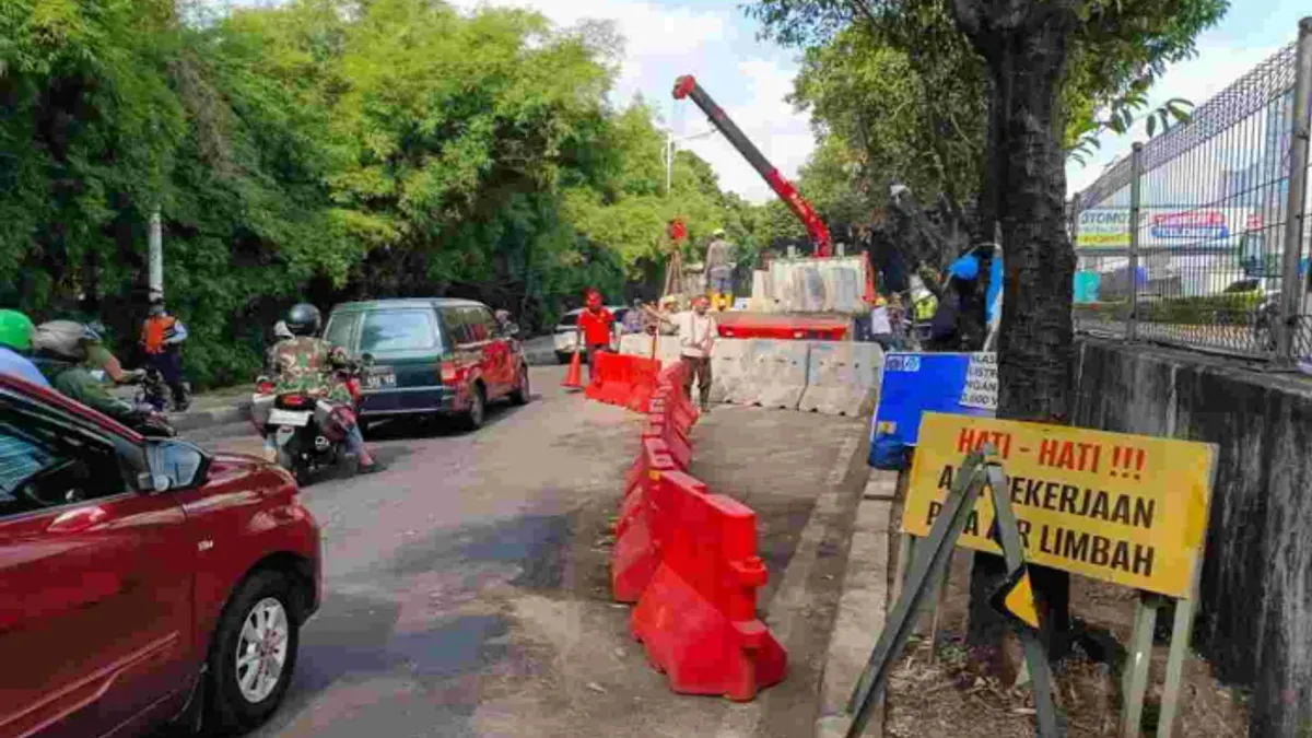 Penyelesaian pekerjaan di titik manhole-4 (MH-4) yang berlokasi di depan CIBIS Park telah rampung dan ruas jalan sudah dapat dilalui kendaraan dengan lancar. (Dok Paljaya)