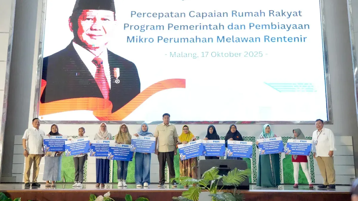 PNM dan Menteri PKP berikan pembiayaan terjangkau bagi nasabah Mekaar di Malang untuk renovasi rumah usaha dan dorong kemandirian ekonomi.