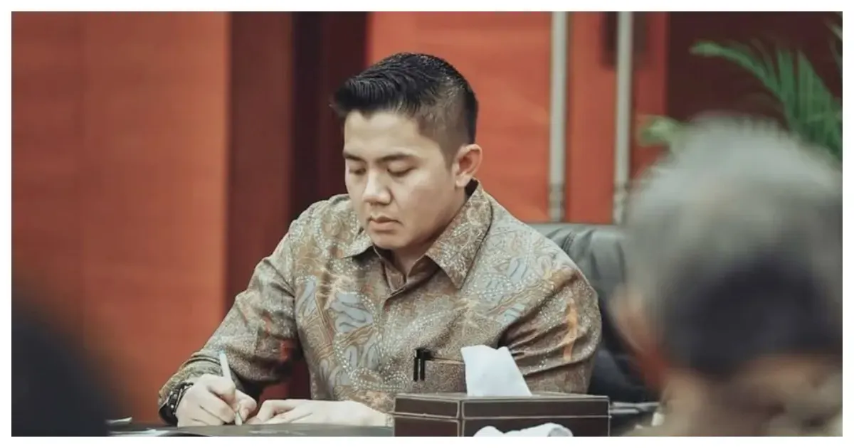 Sekretaris Kabinet (Seskab) Teddy Indra Wijaya (Sumber: Instagram @mayorteddy_)
