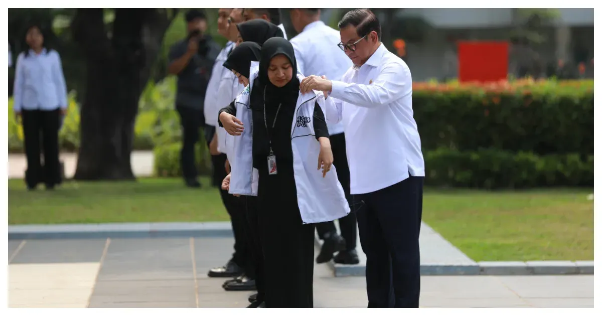 Gubernur Pramono Anung Melepas 584 Anggota Pasukan Putih. (Sumber: beritajakarta.id/ Reza Pratama Putra)