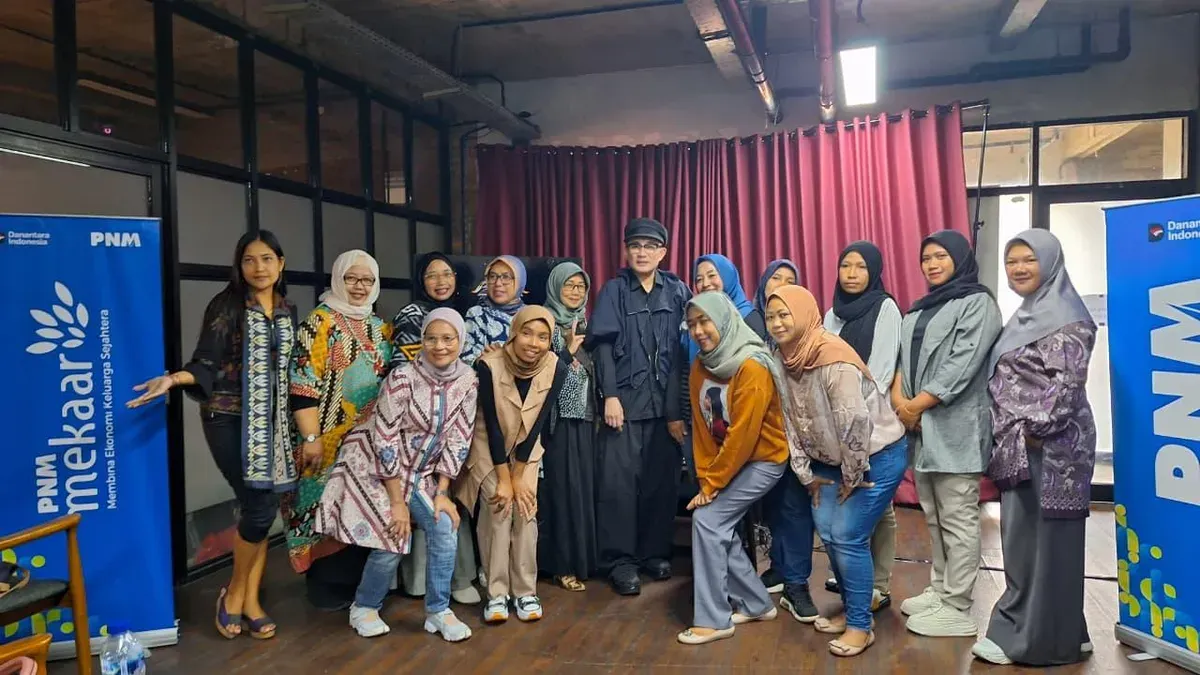 PNM bersama Rinaldy Yunardi hadirkan pelatihan eksklusif bagi 14 nasabah Mekaar, mendorong UMKM kriya dan fesyen naik kelas ke pasar global. (Sumber: BRI)
