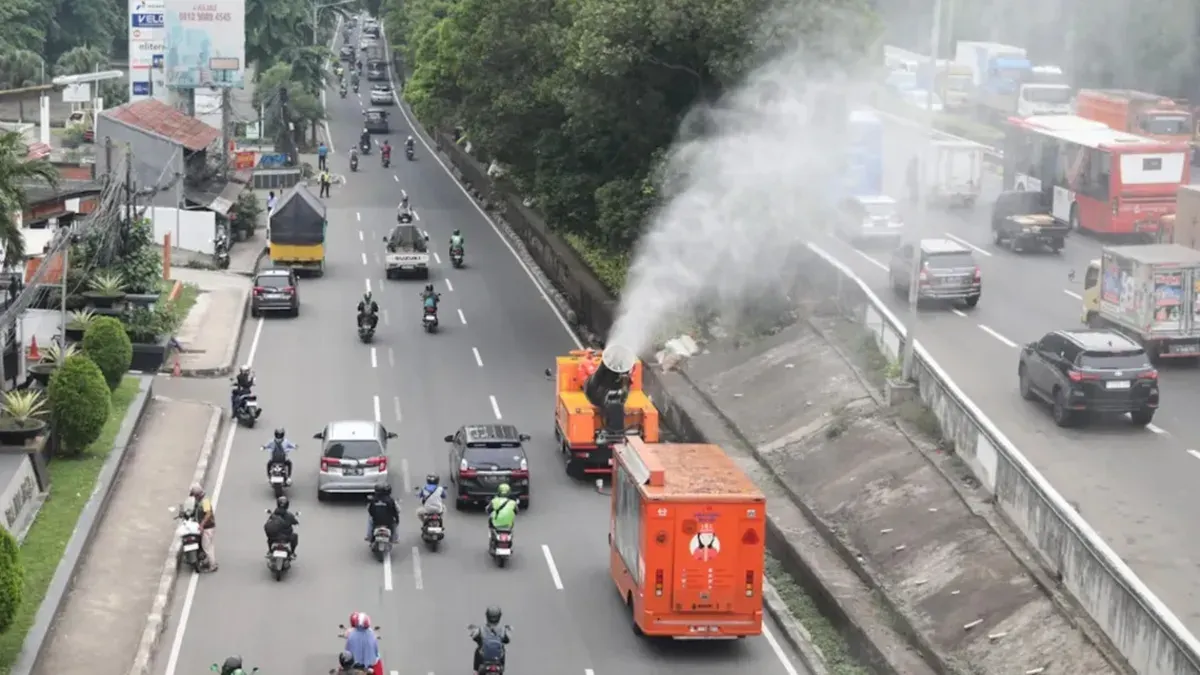 Mengenal Cara Kerja Water Mist, Alat yang Dipakai Dinas Lingkungan Hidup untuk Semprotkan (Sumber: beritajakarta.id | Foto: Nugroho Sejati)
