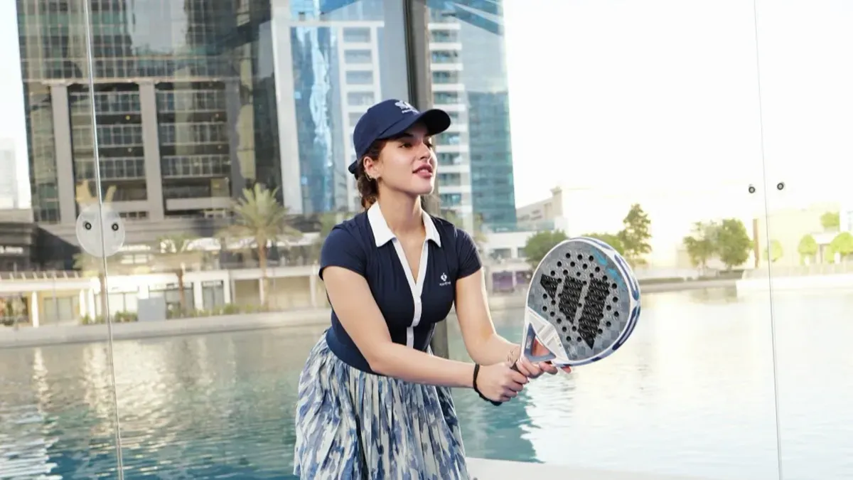 Tasya Farasya Main Floating Padel di Dubai. (Sumber: Instagram.com/@tasyafarasya)
