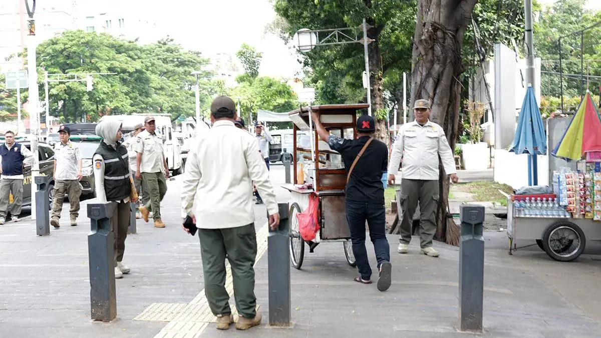 Satpol PP DKI Jakarta memperkuat langkah mitigasi mencegah kerawanan sosial seperti premanisme dan pungutan liar (pungli) (Sumber: beritajakarta.id | Foto: beritajakarta.id)