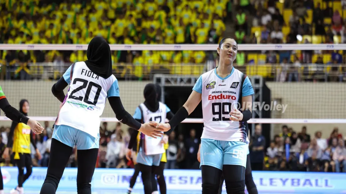 Pemain Jakarta Pertamina Enduro, Fiola Marsya Azzahra dan Nurlaili Kusumah tampil solid dalam ajang Proliga 2026, menjaga performa tim menuju grand final. (Foto: Dok Pertamina)