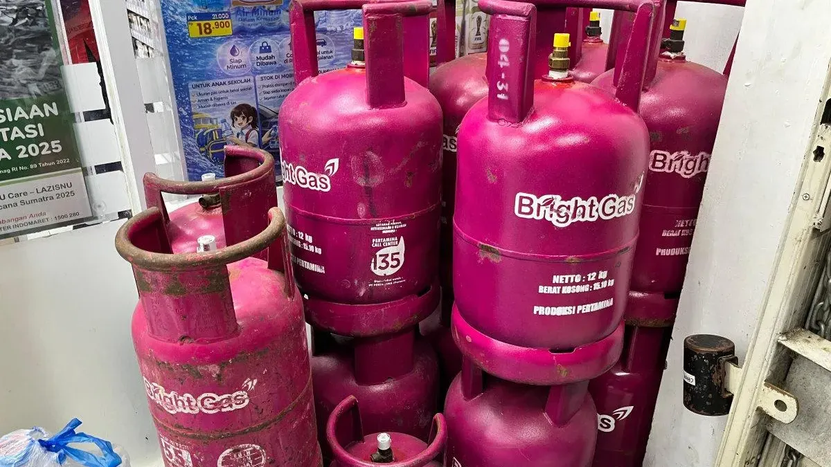 Pemprov DKI Jakarta melalui Dinas PPKUKM menjamin ketersediaan stok LPG nonsubsidi ukuran 5,5 kg dan 12 kg di Jakarta tetap aman pasca kenaikan harga yang berlaku sejak 18 April 2026. (Sumber: Beritajakarta.id | Foto: Beritajakarta.id)