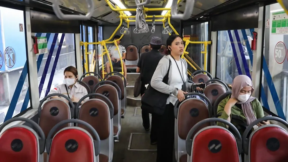 Pihak PT Transportasi Jakarta (Transjakarta) diketahui  memberikan fasilitas layanan shuttle, untuk membantu mobilitas warga (Sumber: beritajakarta.id | Foto: beritajakarta.id)