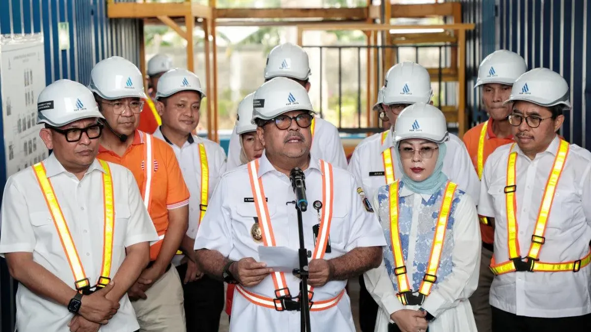 Plt Gubernur DKI Jakarta, Rano Karno, saat meresmikan WTP Portable di lokasi tersebut, Rabu, 29 April 2026 (Sumber: beritajakarta.id | Foto: beritajakarta.id)