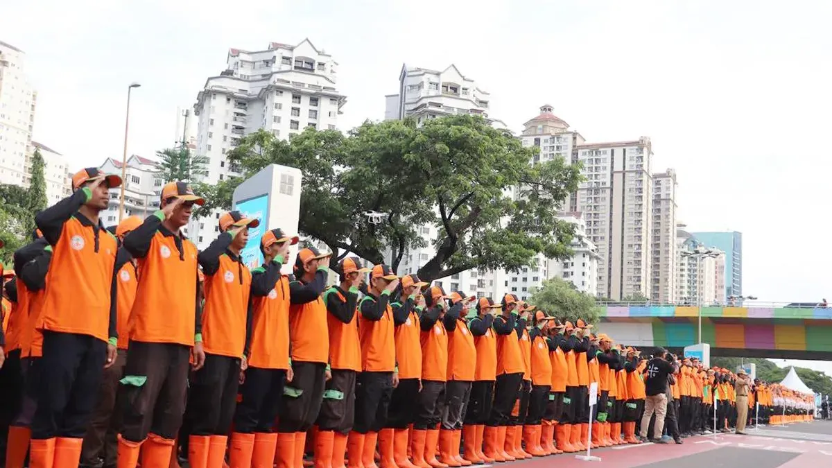 Suku Dinas Lingkungan Hidup (LH) Jakarta Pusat, siapkan 1.400 personel untuk membersihkan sampah usai Peringatan Hari Buruh Sedunia atau May Day, Jumat (1/5) besok. (Sumber: beritajakarta.id | Foto: beritajakarta.id)