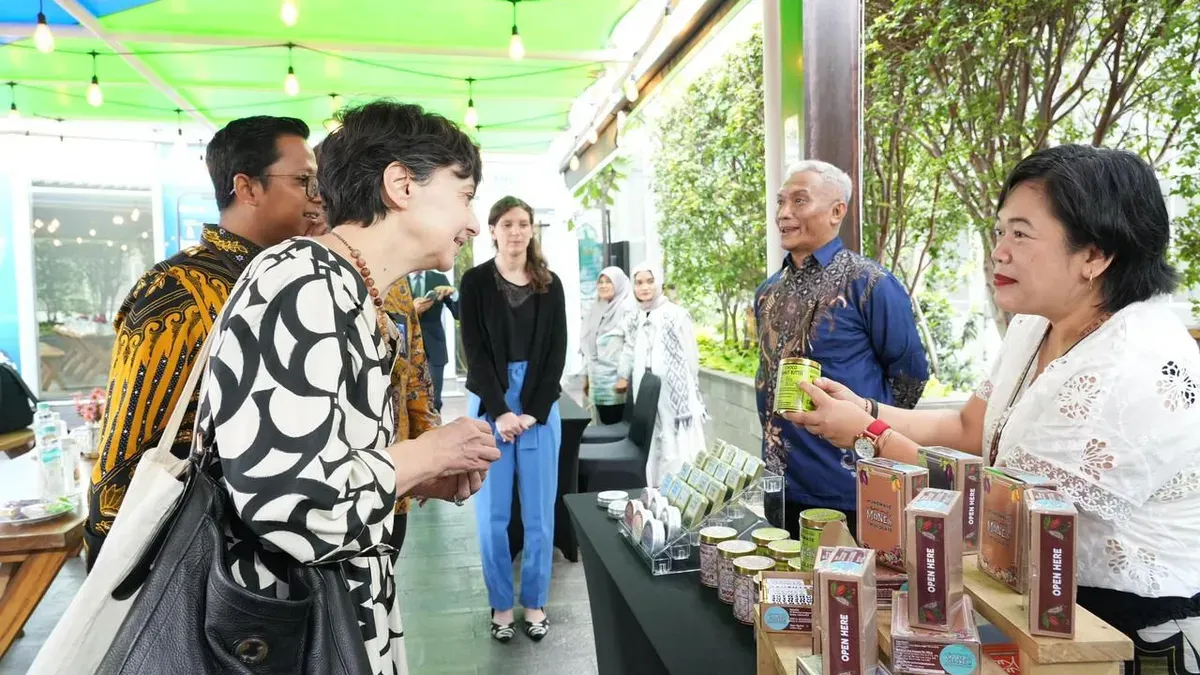 Kolaborasi CIRAD dan PNM menghubungkan riset akademis dengan praktik lapangan untuk mendorong pemberdayaan ekonomi ultra mikro yang berkelanjutan, dari penguatan kakao Mekaar hingga sistem pertanian dan akuakultur ramah lingkungan.