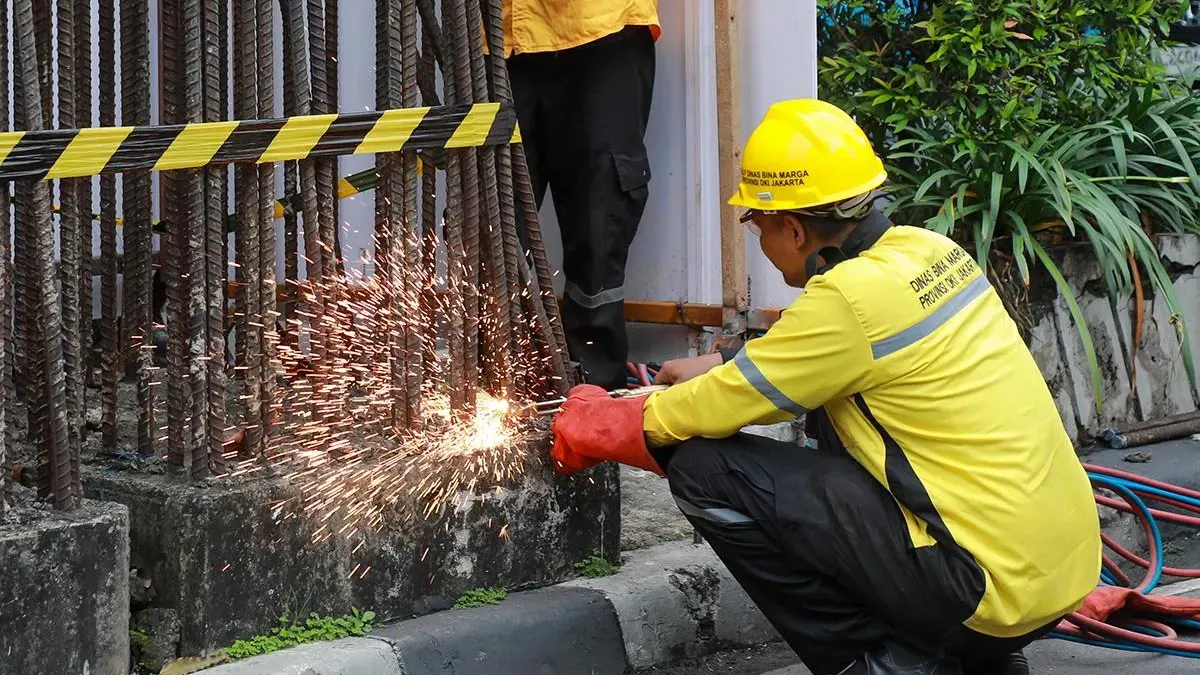 Gubernur DKI Jakarta Pramono Anung minta proses pembongkaran tiang monorel terbengkalai di Jalan HR Rasuna Said dipercepat. (Sumber: beritajakarta.id | Foto: beritajakarta.id)
