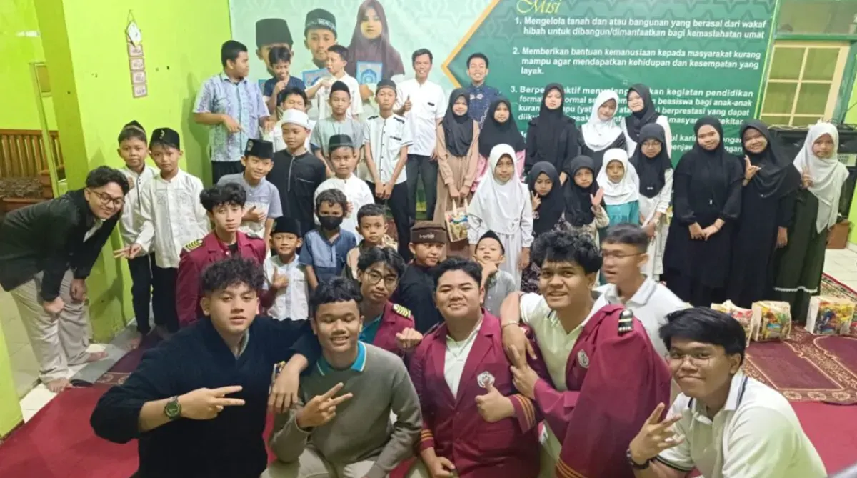 Siswa XI B Sekolah Pribadi Bandung kunjungi Panti Qolbu Hasanah, belajar empati dan kewirausahaan ternak kambing.