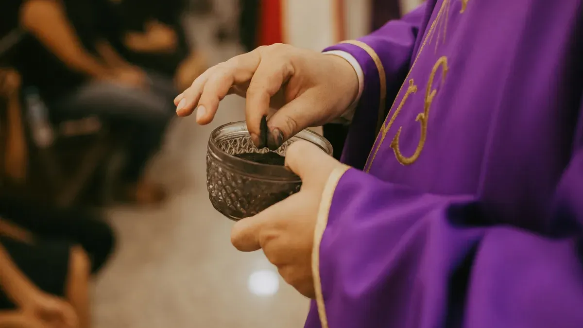 Misa Rabu Abu 2026. (Sumber: Unsplash/Thays Orrico)
