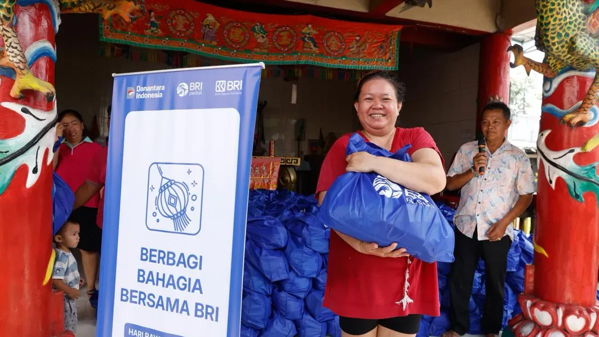 BRI melalui BRI Peduli menyalurkan 1.000 paket sembako kepada umat Konghucu dan Buddha di Tangerang dalam momentum Imlek 2026, sebagai wujud penguatan ketahanan pangan, toleransi, dan komitmen keberlanjutan lingkungan.