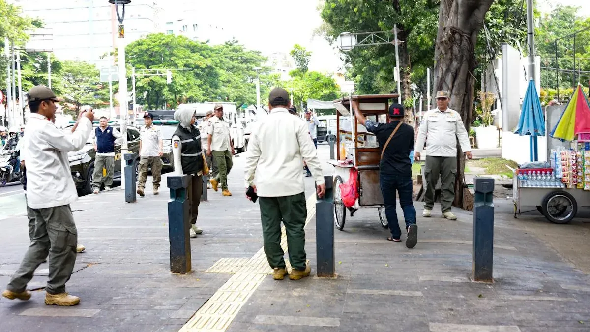 Penertiban trotoar akan dilakukan oleh Satuan Polisi Pamong Praja (Satpol PP) DKI Jakarta di 18 titik lokasi Ibu kota. (Sumber: Beritajakarta.id | Foto: Beritajakarta.id)