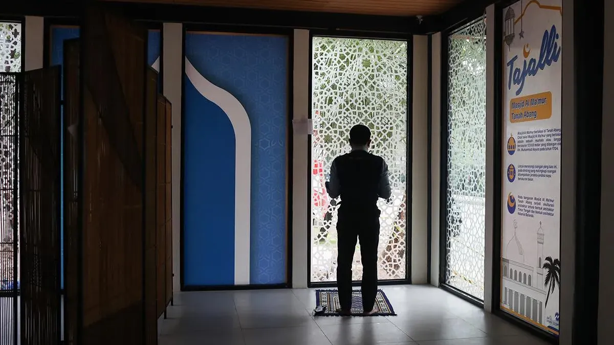 Fasilitas mushola disediakan di 69 halte dan berbagai titik koridor strategis di DKI Jakarta. (Sumber: beritajakarta.id | Foto: beritajakarta.id)
