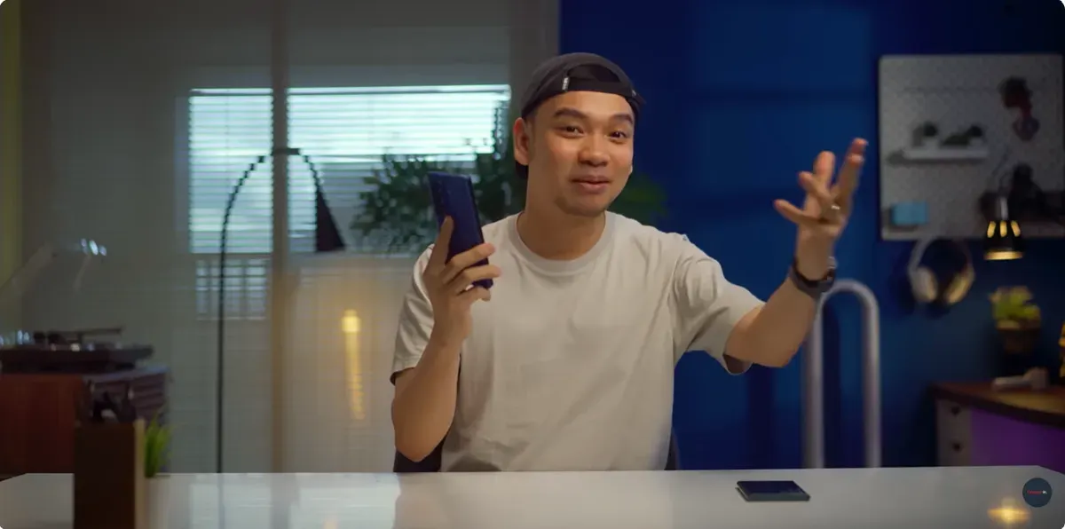 Tech Reviewer, David GadgetIn Bongkar Fitur Mindblowing AI. (Sumber: youtube.com/@GadgetIn)