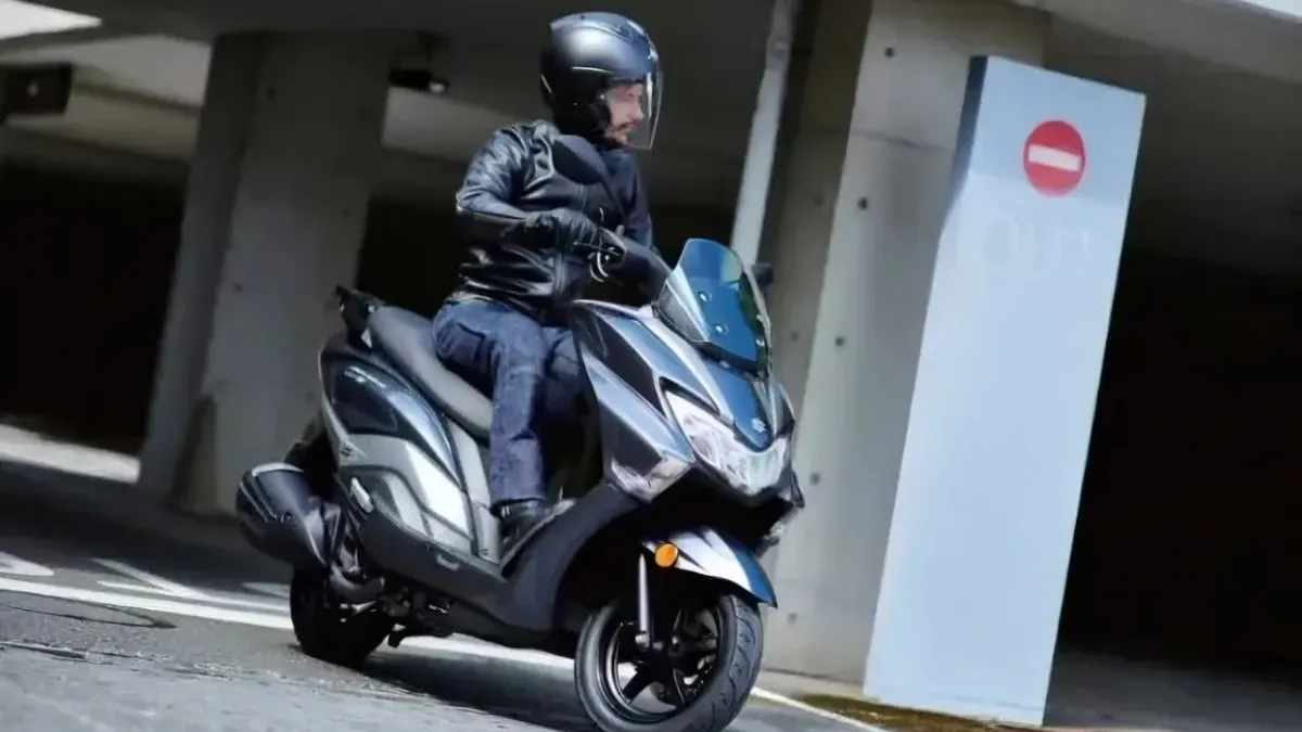 Suzuki Burgman Street 125EX menawarkan kenyamanan berkendara, desain maxi scooter elegan, dan efisiensi mesin untuk menunjang mobilitas harian di Jakarta.