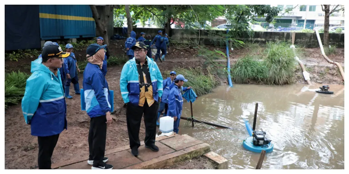Wakil Gubernur DKI Jakarta Rano Karno Tinjau Embung Cempaka, Kamis (29/1). (Sumber: beritajakarta.id/ Andri Widiyanto)