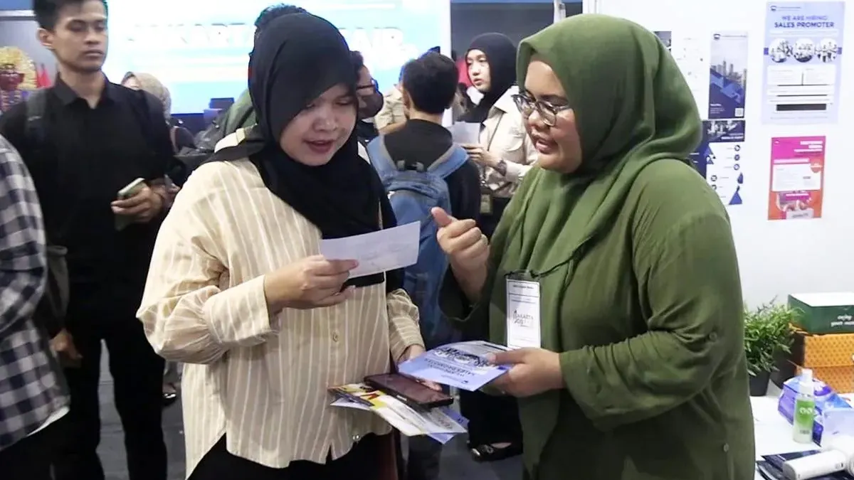 Sebanyak 2.000 lowongan kerja dari 37 perusahaan disediakan dalam Job Fair yang dilaksanakan Sudin Nakertransgi Jakarta Pusat, Kamis (4/6) hingga Jumat (5/6) besok di GOR Senen. (Sumber: beritajakarta.id | Foto: beritajakarta.id)