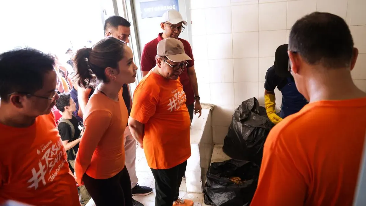 Gubernur DKI Jakarta Pramono Anung bersama Cinta Laura sebagai BA Gerakan Pilah Sampah di CFD Rasuna Said, Minggu, 7 Juni 2026. (Sumber: Beritajakarta.id | Foto: Beritajakarta.id)
