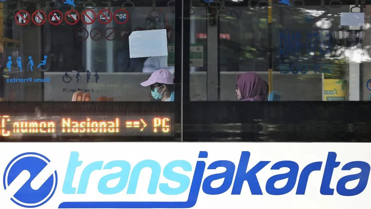 Wacana penyesuaian tarif Transjakarta kembali mengemuka di tengah meningkatnya kebutuhan pembiayaan transportasi publik di Jakarta. (Sumber: beritajakarta.id | Foto: beritajakarta.id)