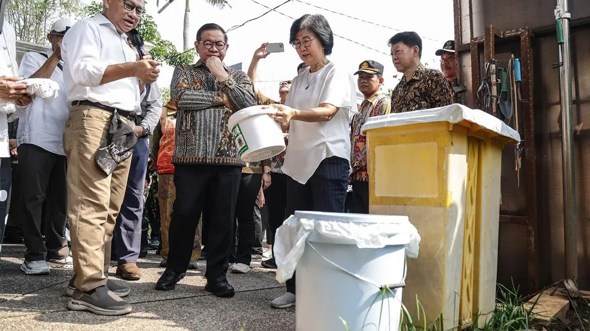 Gubernur DKI Jakarta, Pramono Anung mengapresiasi warga RW 07 Kelurahan Joglo, Kembangan, Jakarta Barat, yang telah konsisten membangun sistem pengelolaan sampah. (Sumber: beritajakarta.id | Foto: beritajakarta.id)