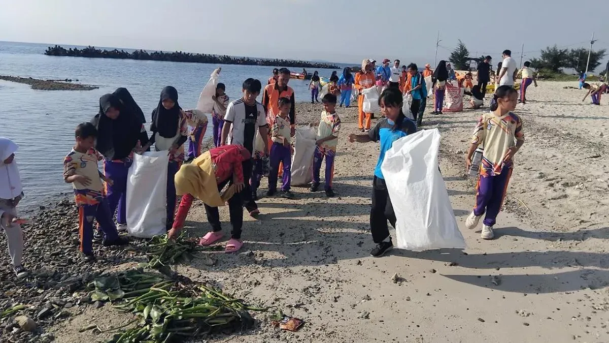 Suku Dinas Lingkungan Hidup (LH) Kepulauan Seribu menggagas kehadiran Bang Libra dan Mpo Lisa sebagai ikon edukasi lingkungan untuk memperkuat gerakan "Pulauku Nol Sampah". (Sumber: beritajakarta.id | Foto: beritajakarta.id)
