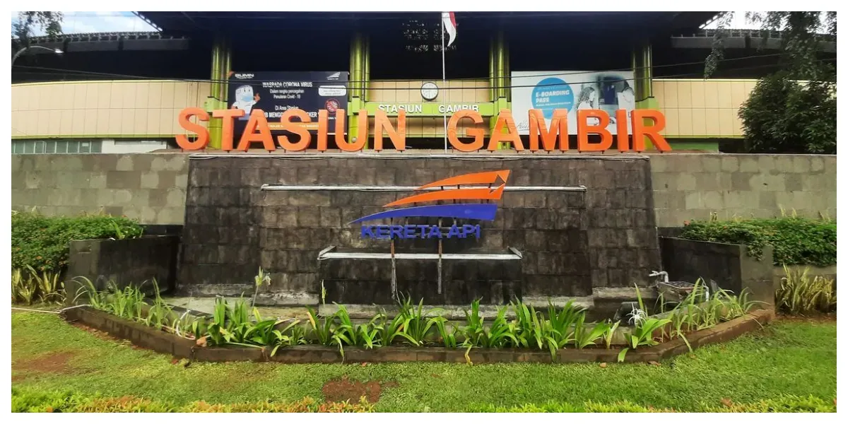 Stasiun Gambir, Jakarta Pusat (Sumber: Shutterstock-haryanta.p)