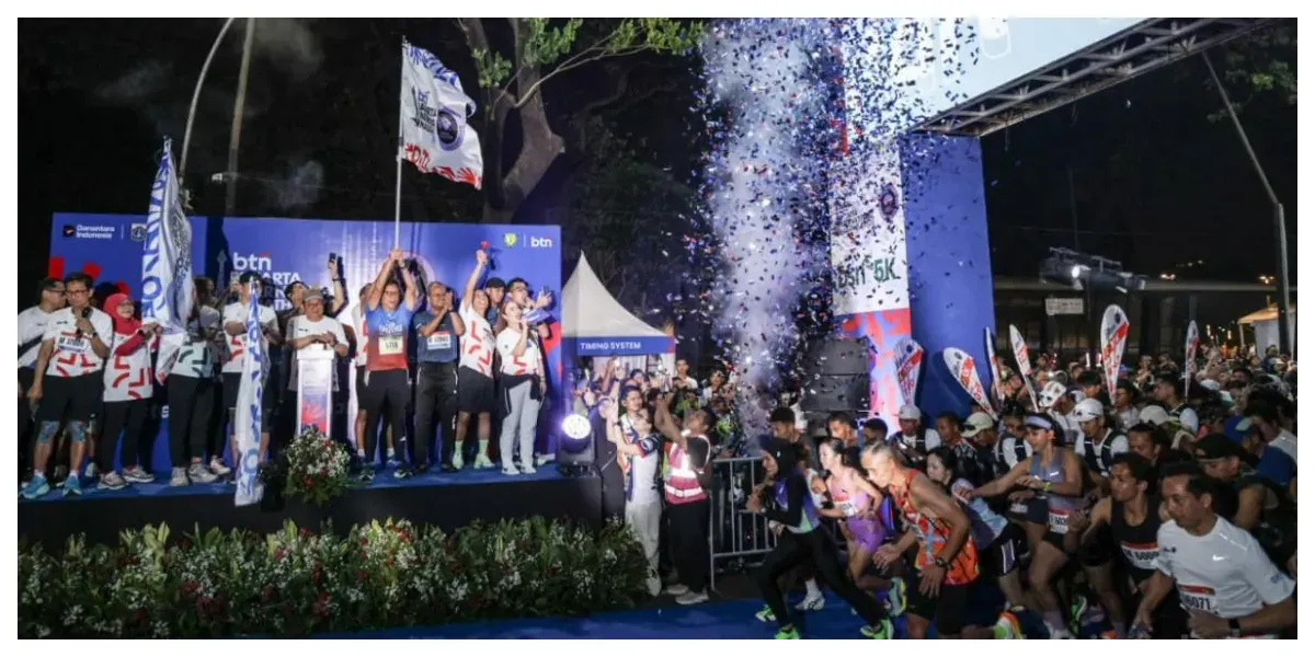 Gubernur DKI Jakarta, Pramono Anung melakukan flag off BTN Jakarta International Marathon 2026 (Sumber: beritajakarta.id)