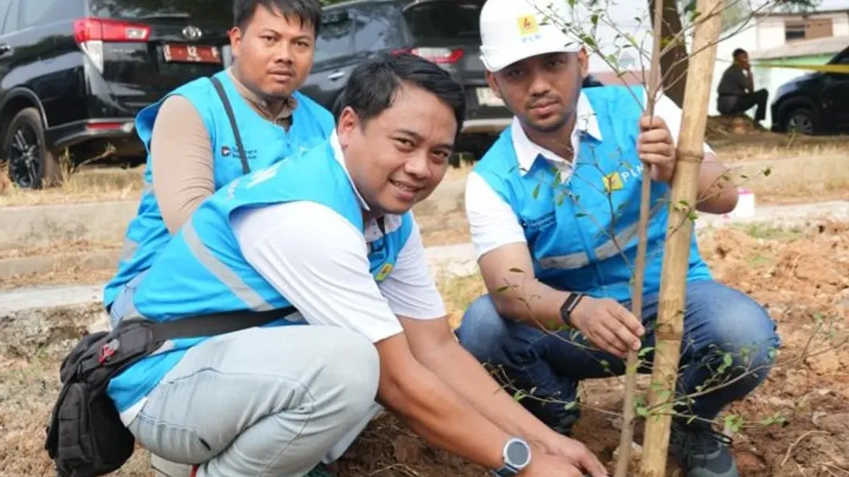 Penanaman 1.200 bibit pohon produktif dilakukan sebagai bagian dari upaya menjaga kelestarian lingkungan dan memperkuat aksi mitigasi perubahan iklim. (Sumber: Ist)